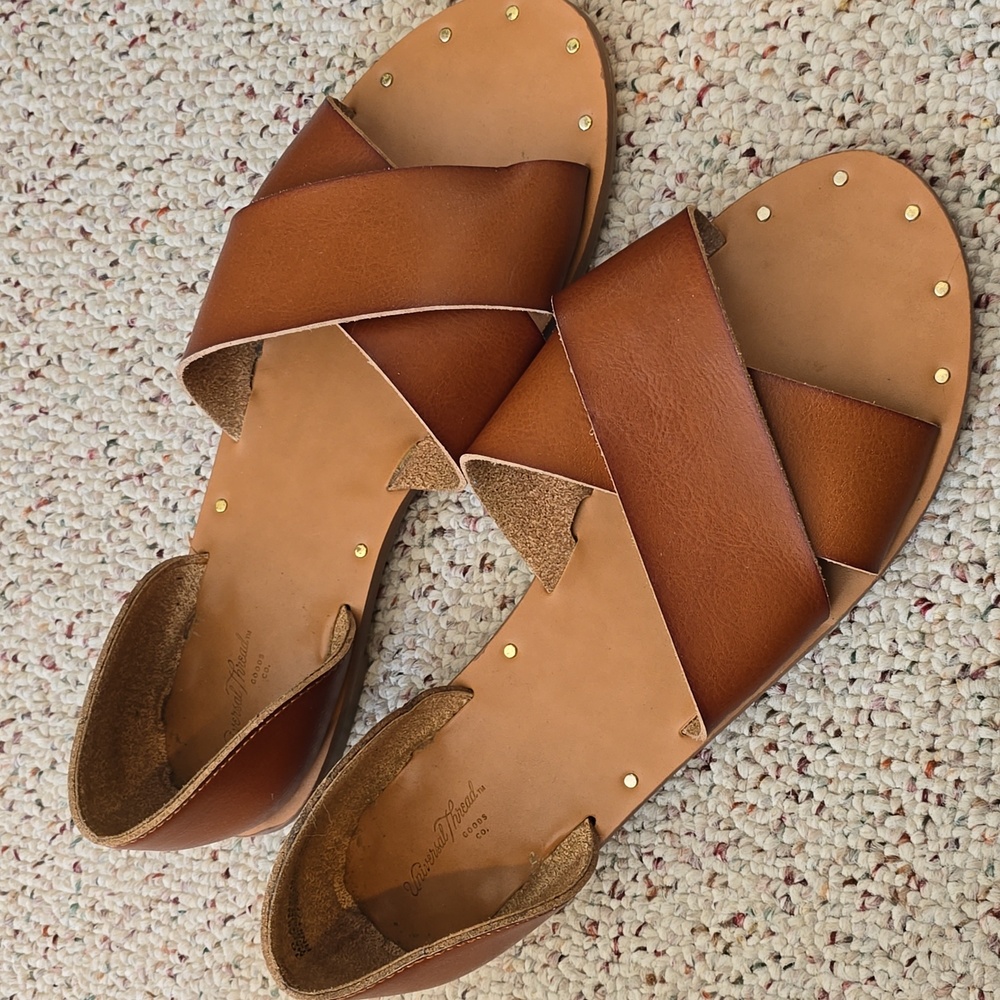 Universal Thread Sandals